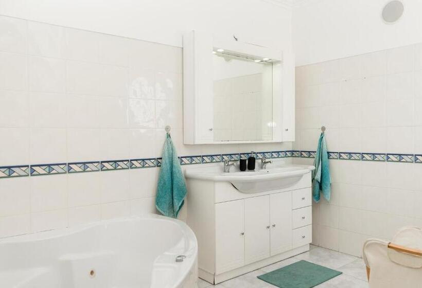 تختخواب و صبحانه Surf Yoga Ericeira Guest House