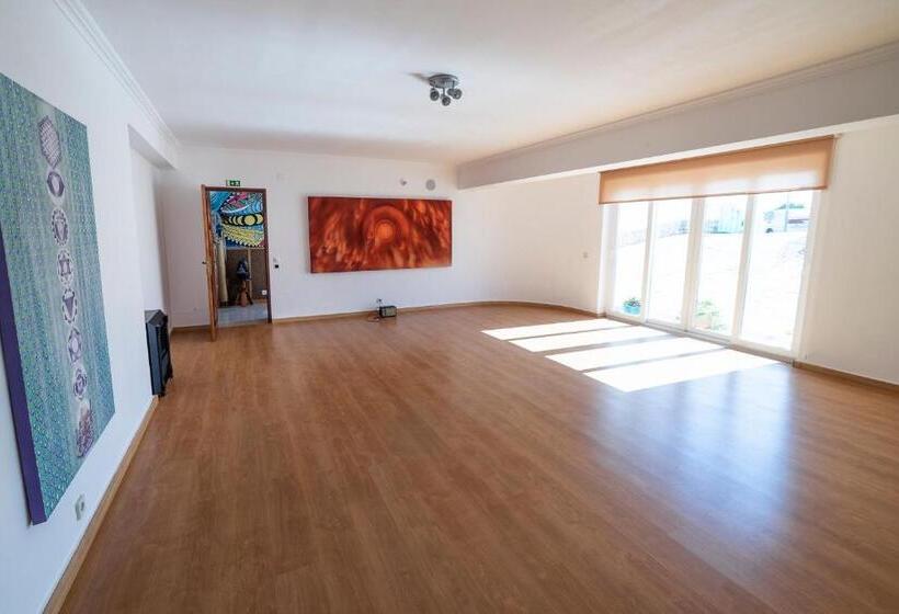 تختخواب و صبحانه Surf Yoga Ericeira Guest House