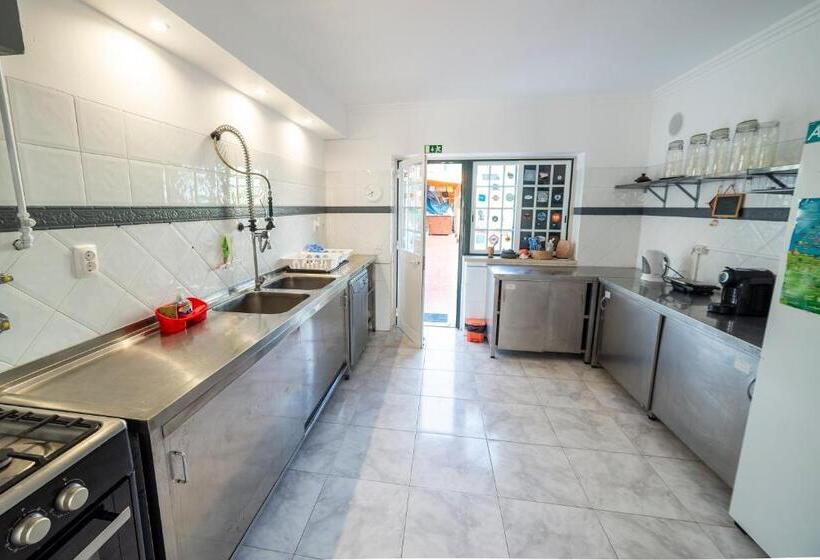 تختخواب و صبحانه Surf Yoga Ericeira Guest House