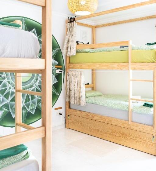 تختخواب و صبحانه Surf Yoga Ericeira Guest House