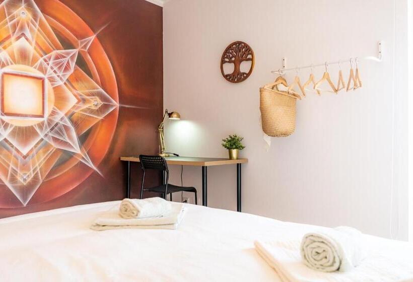 تختخواب و صبحانه Surf Yoga Ericeira Guest House