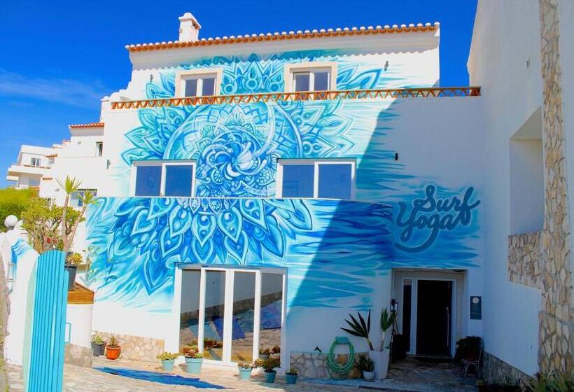 تختخواب و صبحانه Surf Yoga Ericeira Guest House