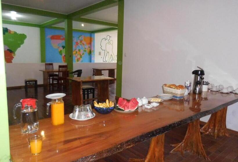 تختخواب و صبحانه Tambopata Hostel