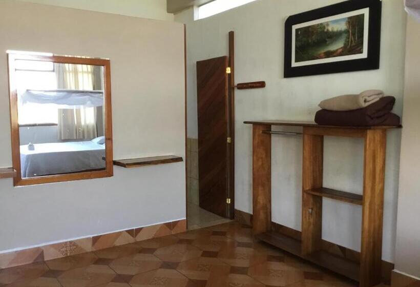 تختخواب و صبحانه Tambopata Hostel