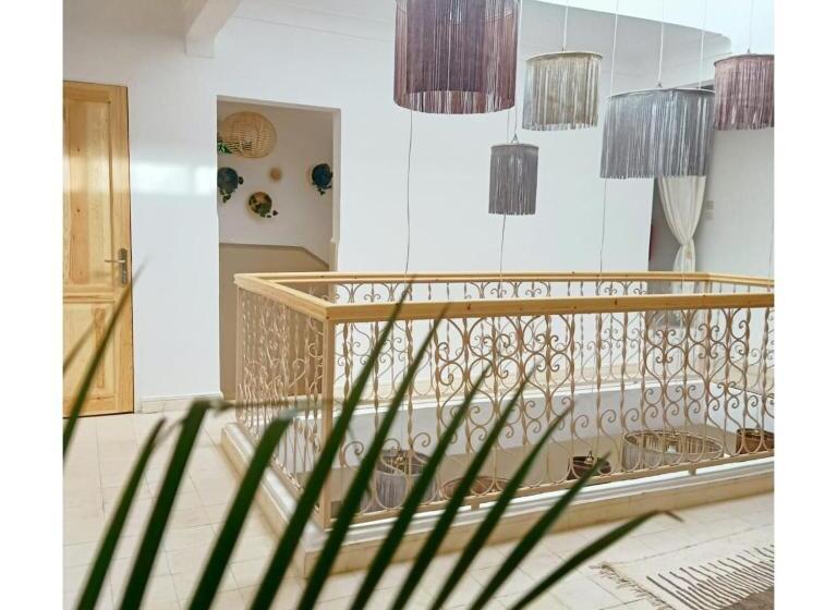 تختخواب و صبحانه Villa Nour