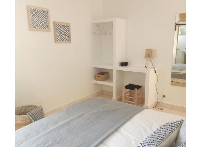 تختخواب و صبحانه Villa Nour