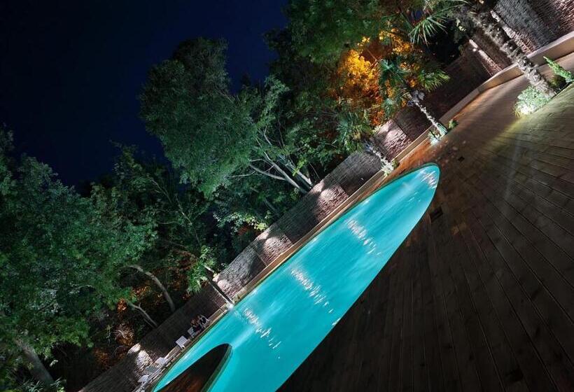 هتل Mojo Resort
