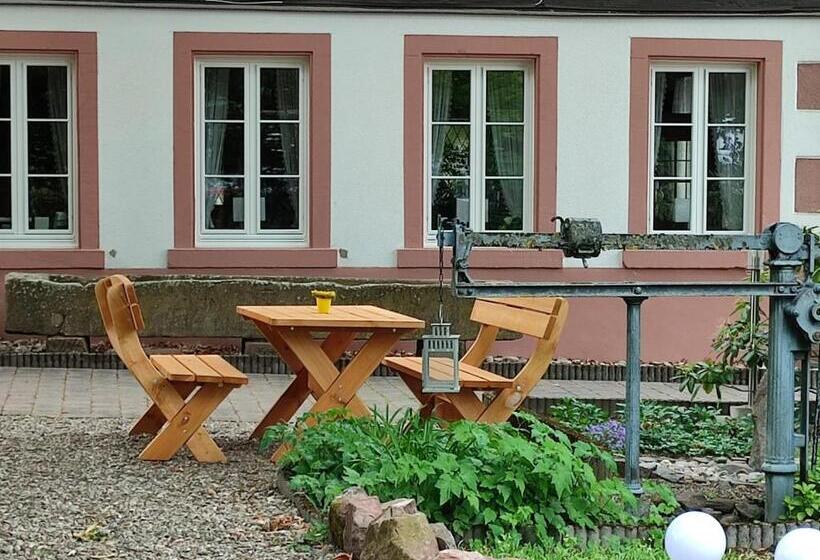 بنسيون Boutique Hotel Krone