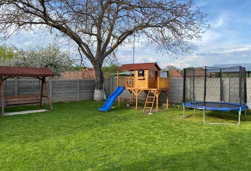 פנסיון Casa Neluta