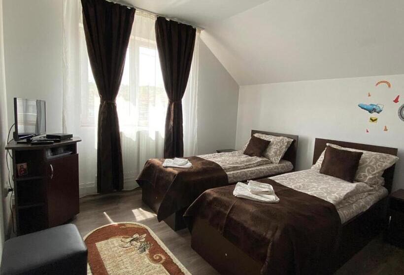 بنسيون Casa Neluta