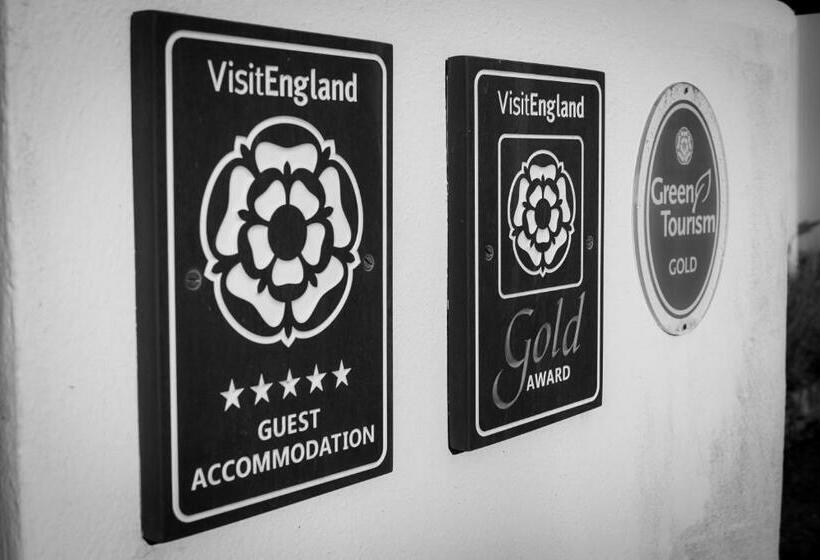 膳宿费 Pendragon Country House