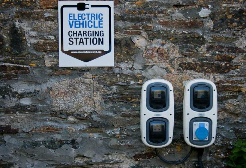 膳宿费 Pendragon Country House