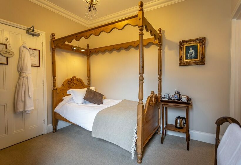 膳宿费 Pendragon Country House