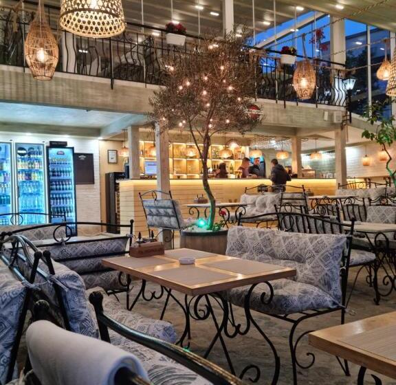 بنسيون Vromos Guest House