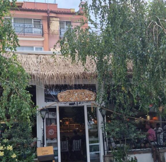 بنسيون Vromos Guest House