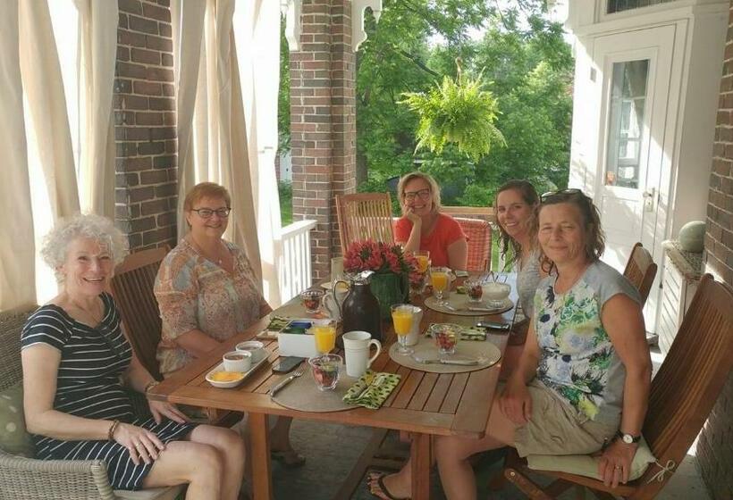 The Captain S House Heritage Bed & Breakfast