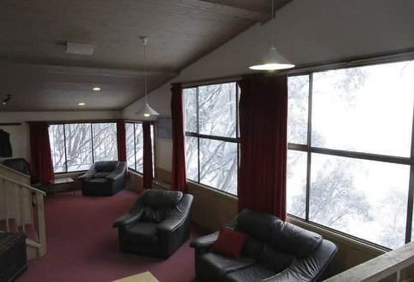 هتل Ski Club Of East Gippsland
