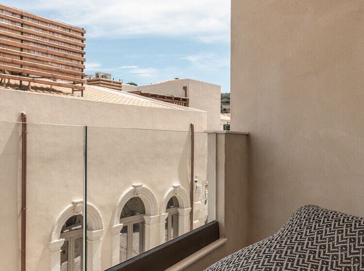 Manili Boutique Suites & Villas