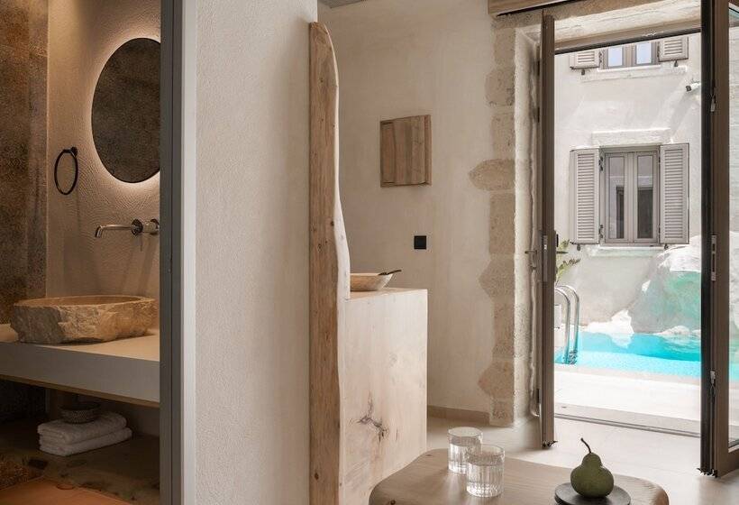 Manili Boutique Suites & Villas