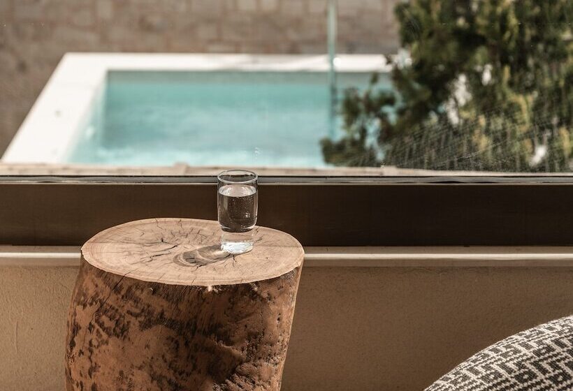 Manili Boutique Suites & Villas