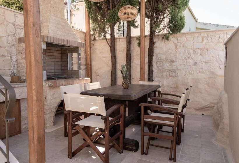 Manili Boutique Suites & Villas