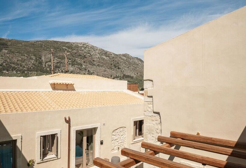 Manili Boutique Suites & Villas