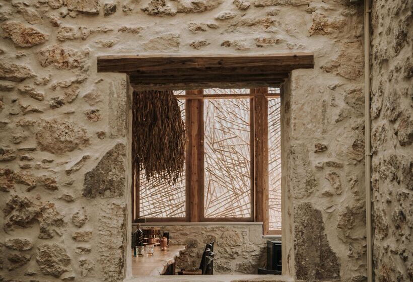 Manili Boutique Suites & Villas