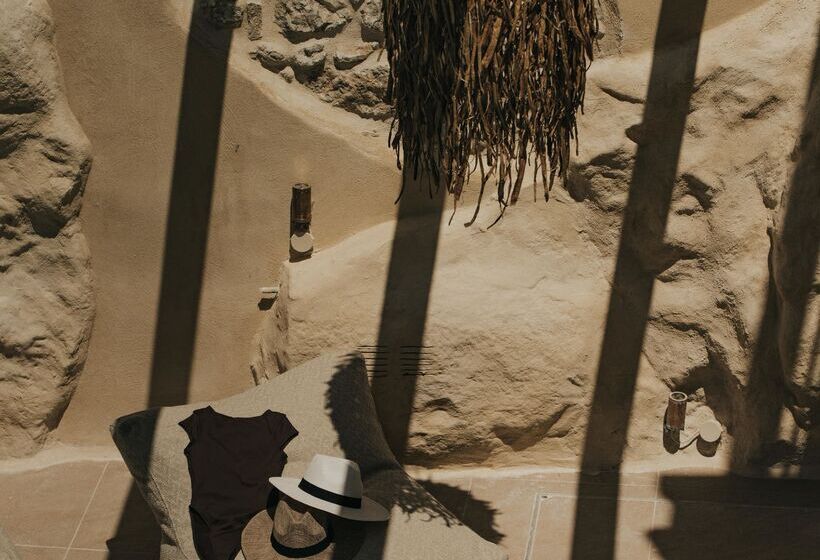 Manili Boutique Suites & Villas