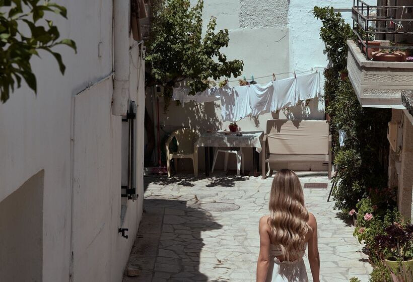 Manili Boutique Suites & Villas