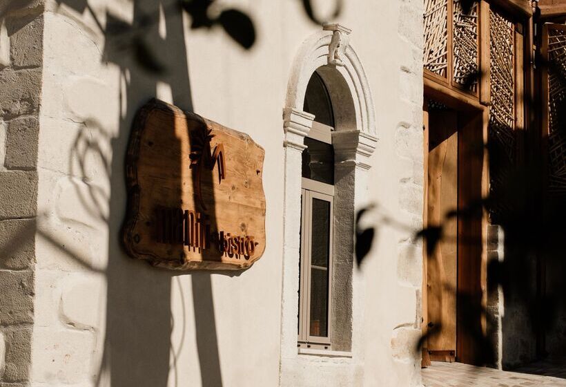 Manili Boutique Suites & Villas