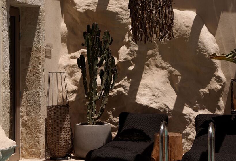 Manili Boutique Suites & Villas