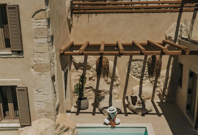 Manili Boutique Suites & Villas