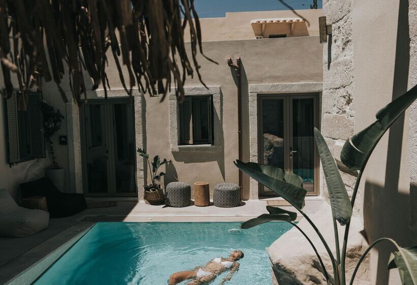 Manili Boutique Suites & Villas