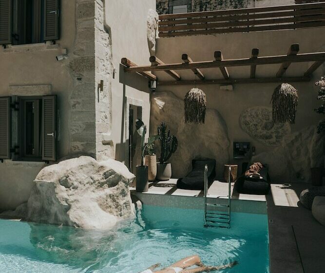 Manili Boutique Suites & Villas