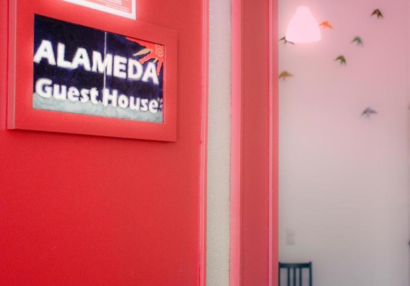 פנסיון Alameda Guest House 1