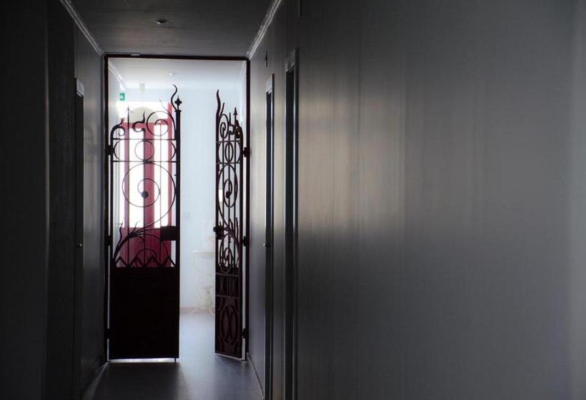 פנסיון Alameda Guest House 1