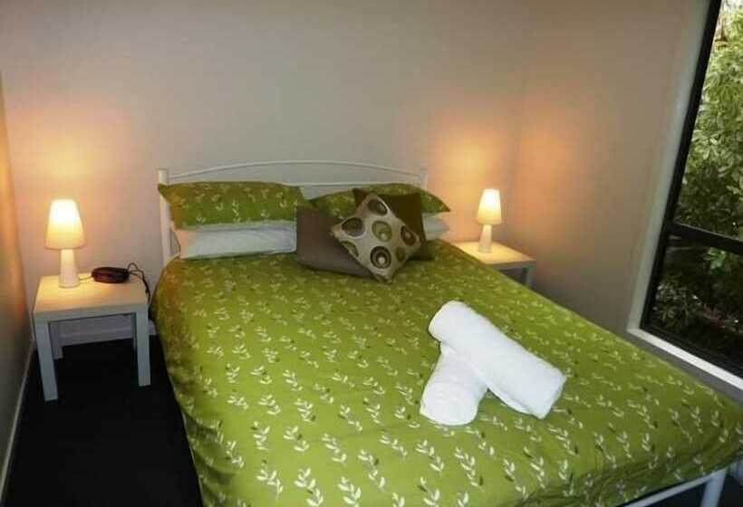 בית מלון כפרי Garden Of Eden Caravan Park