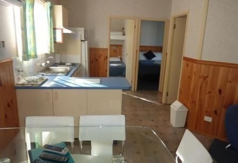 בית מלון כפרי Garden Of Eden Caravan Park