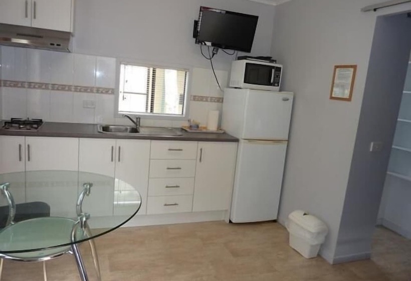 בית מלון כפרי Garden Of Eden Caravan Park