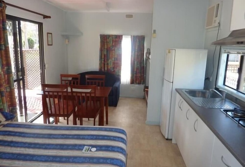 בית מלון כפרי Garden Of Eden Caravan Park