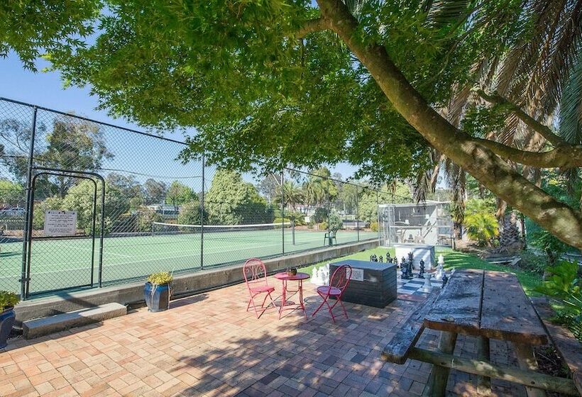 בית מלון כפרי Garden Of Eden Caravan Park