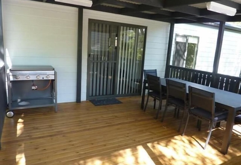 בית מלון כפרי Garden Of Eden Caravan Park