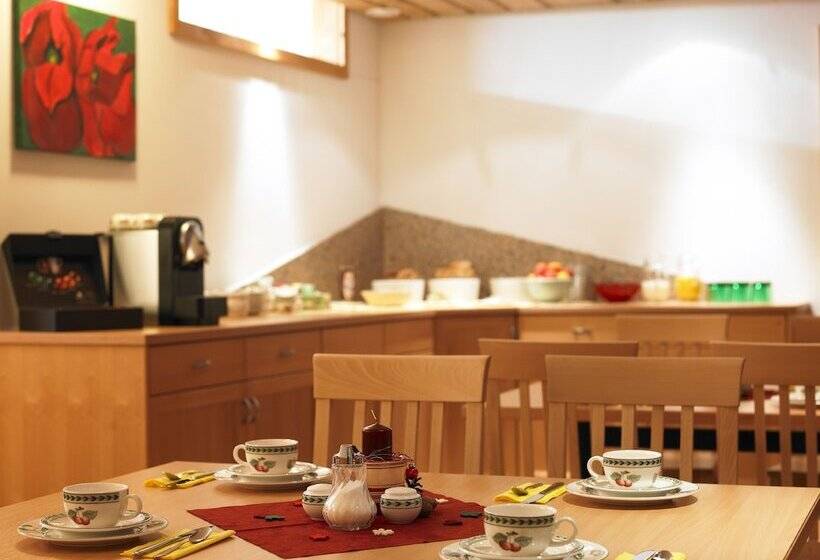 酒店 Haus Anna Apartments