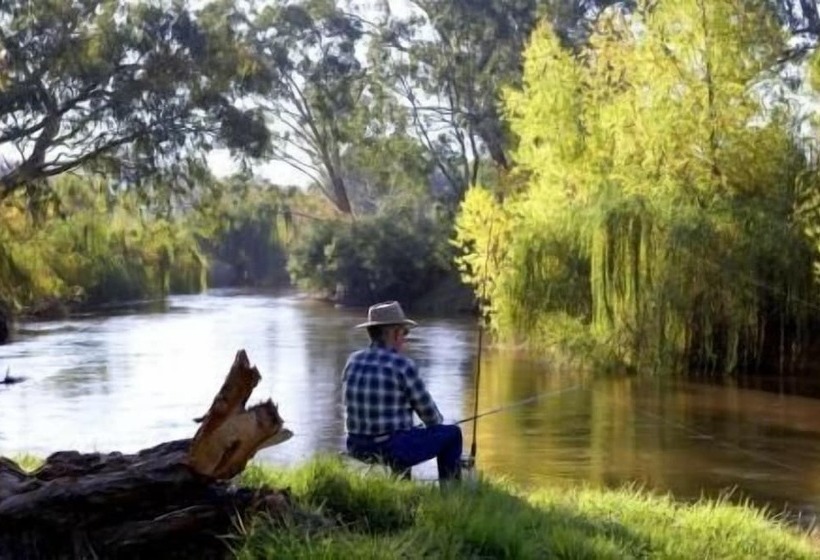בית מלון כפרי Riverglade Caravan Park