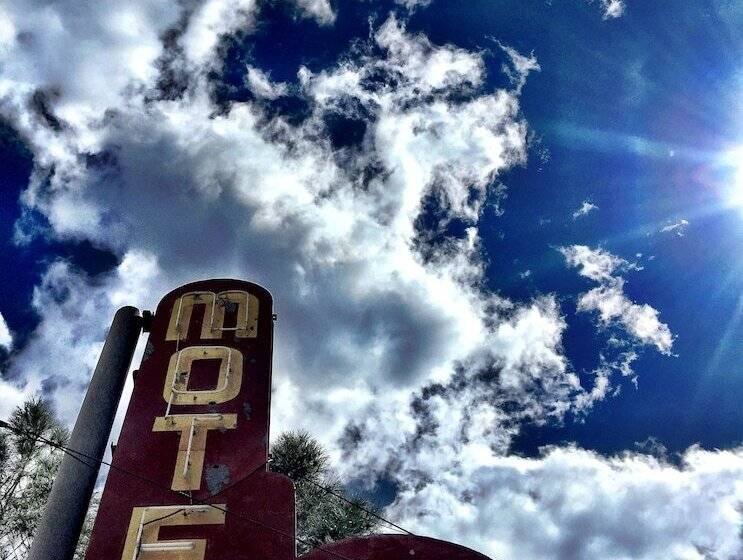 모텔 Piazza S Pine Cone Inn