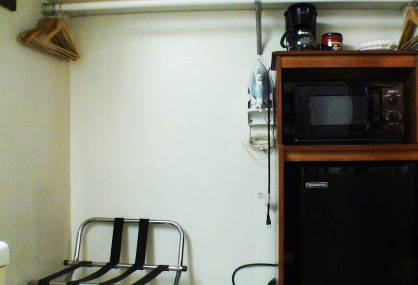 فندق على الطريق Schuyler Inn