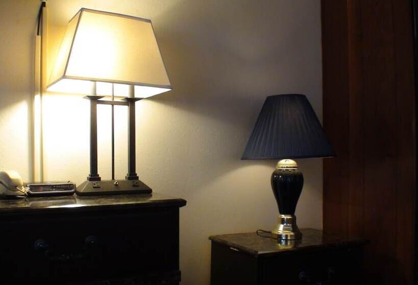 فندق على الطريق Schuyler Inn