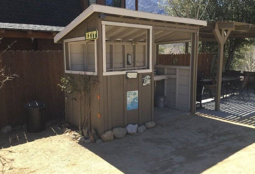 모텔 Sequoia Lodge