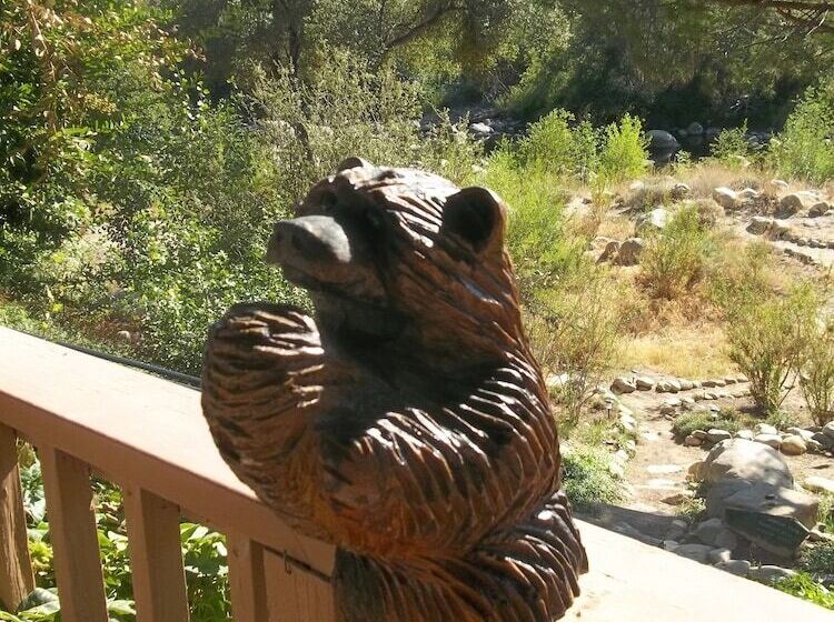 모텔 Sequoia Lodge