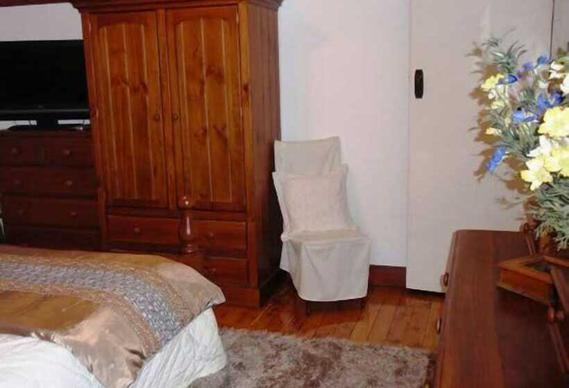 تختخواب و صبحانه Rose Garden On Church Bnb